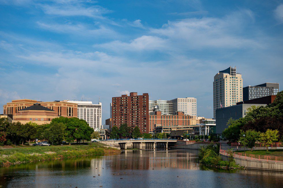 GettyImages-1761754705 A view of the city skyline from across the river.